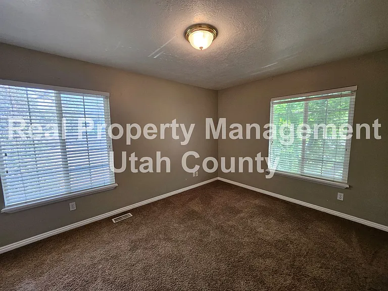 42 W 680 N — Photo 15