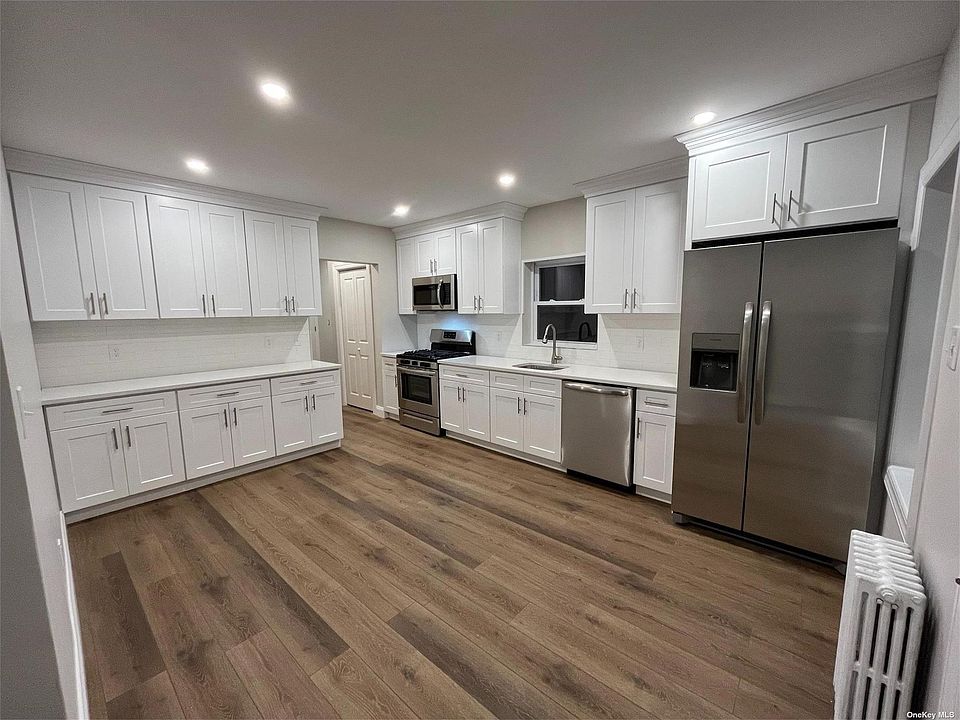 1st image of 2035 Henry St Floor 1