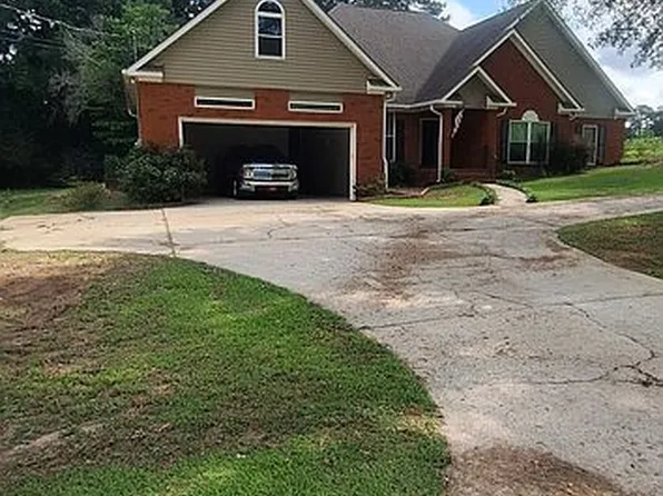 117 Walden Pond Rd, Headland, AL 36345