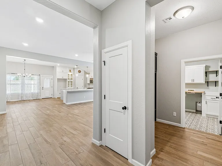 6509 NW 150th Ter — Photo 10