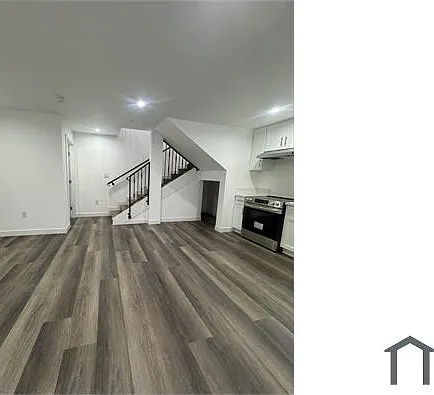 11600 S San Pedro St — Photo 10