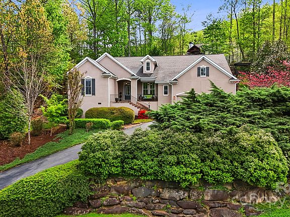 2nd image of 14 La Rue Ct