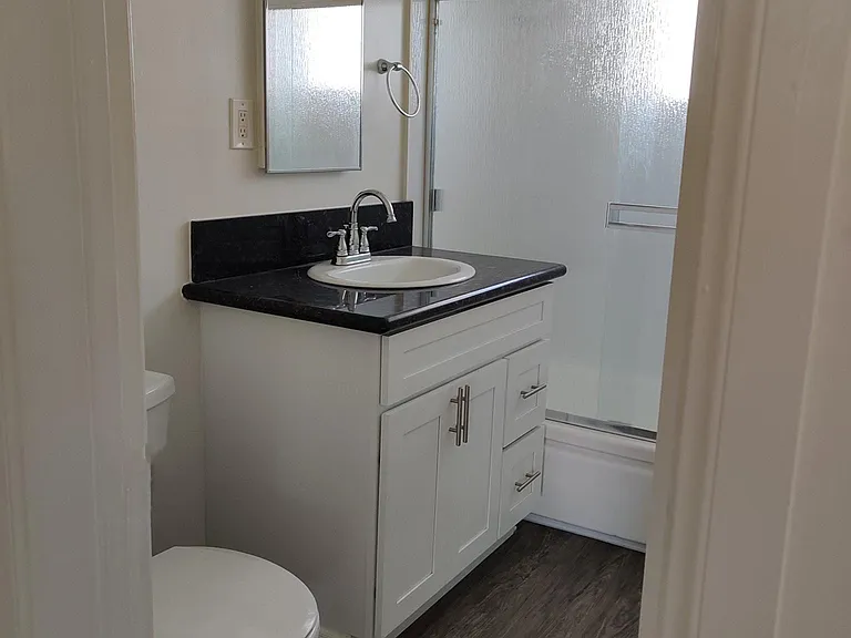 Krisden Apts — Photo 5