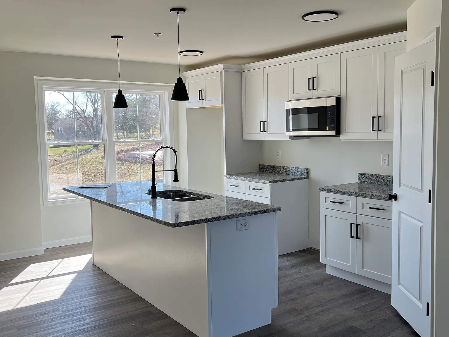3 bed, 2.5 bath, 1650 sqft, $2,250 — Photo 1