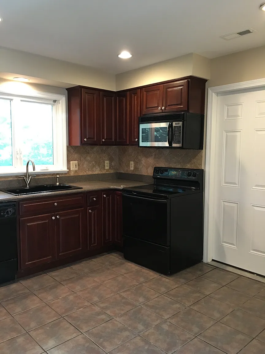 4075 Chestnut Hill Dr photo 1