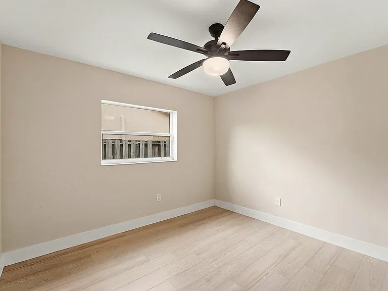 22267 SW 57th Ave — Photo 21