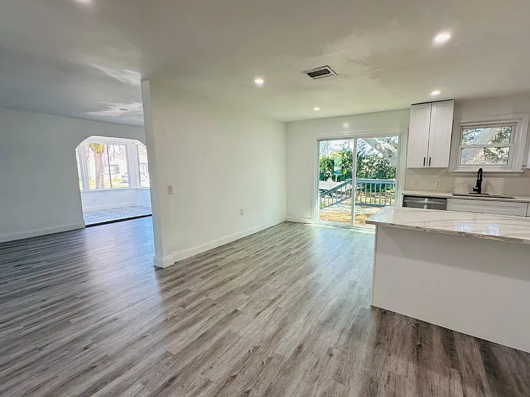 1225 Bermuda St — Photo 7