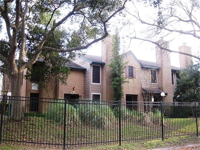 1st image of 17724 Kings Park Ln