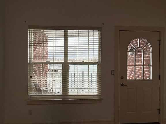 3rd image of 2727 Riverside Dr #2727