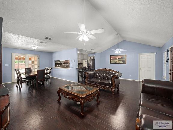 3rd image of 3220 N Sam Houston Blvd