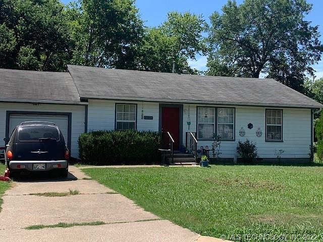 1st image of 420 W Hastain Ave