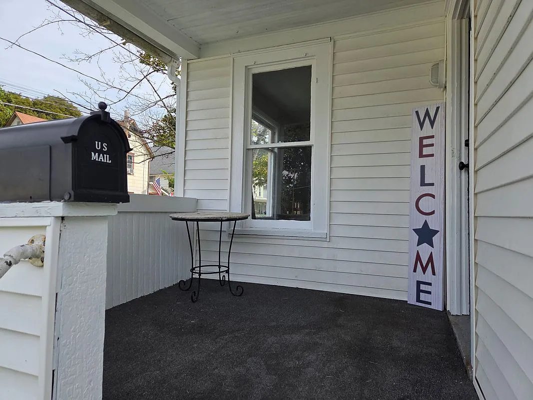 2 bed, 1.0 bath, 1100 sqft, $1,150 — Photo 3