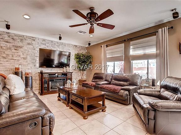 4th image of 33 Peak Villa Ave