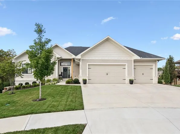 9305 SW Orca Ct, Blue Springs, MO 64064