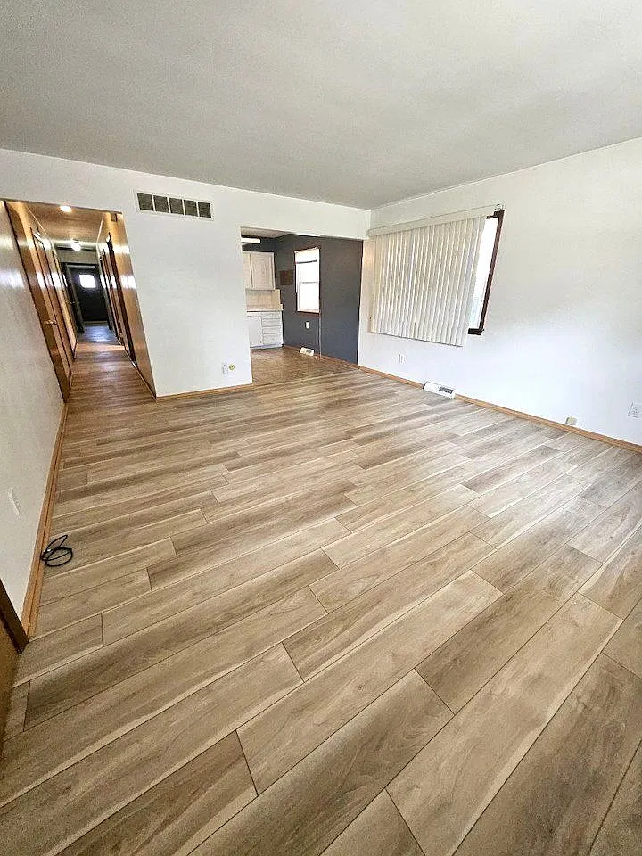 2 bed, 1.0 bath, 976 sqft, $1,000 — Photo 3