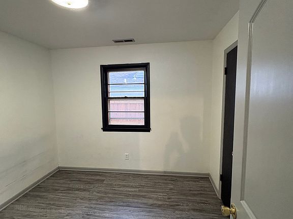 2nd image of 914 Cottonwood St #1