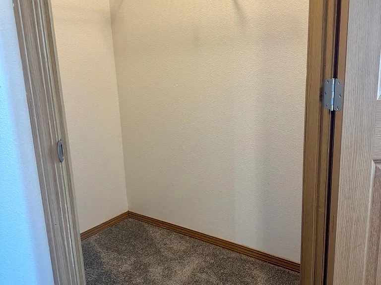 Village Glen Apartments — Photo 20