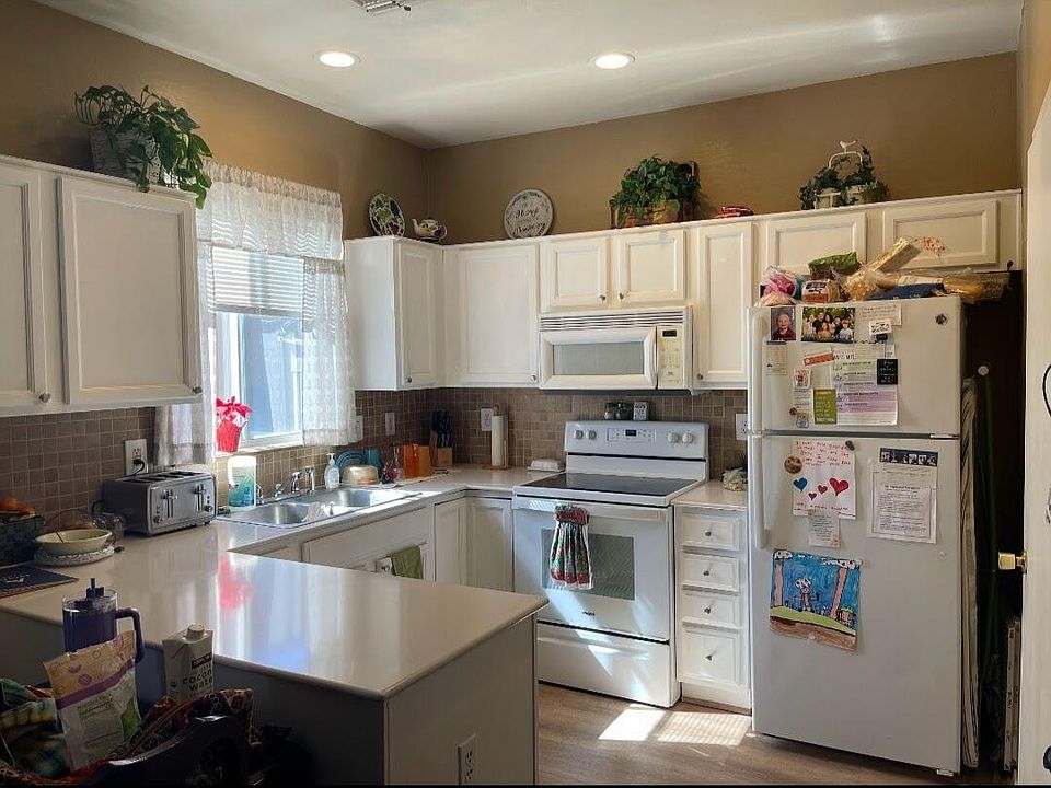 2nd image of 2300 E MAGMA Road #5