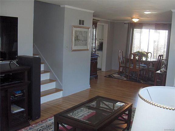 3rd image of 451 Darwin Dr