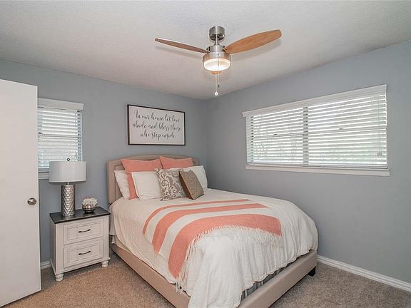 5th image of 1702 Parkcrest Ter