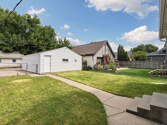 3rd image of 2147 Dayton Ave