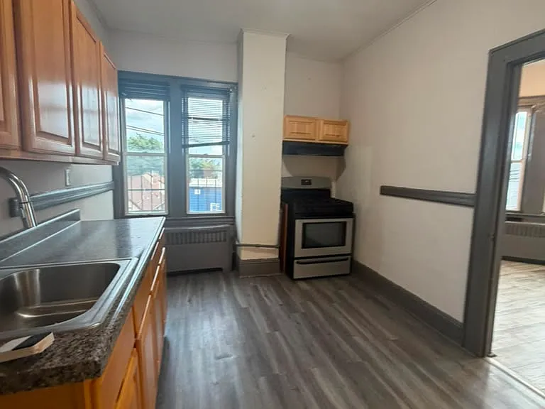 425 3rd Ave #3 — Photo 2