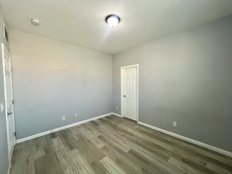 576 Glassford Ct — Photo 52
