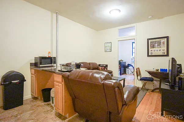 Rented by City Connections Realty | media 15