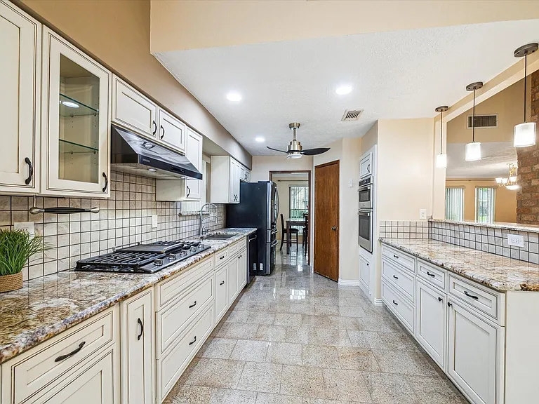 21423 Park Valley Dr — Photo 9