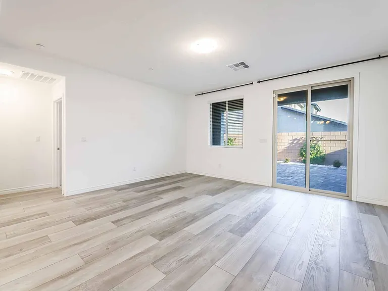 906 Sycamore Falls St — Photo 13