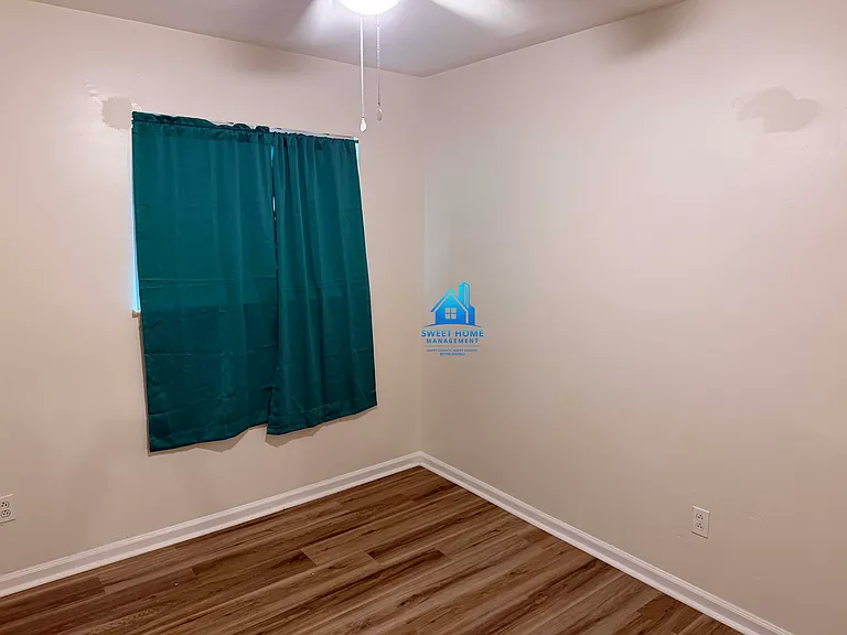 839 Englewood Dr — Photo 3