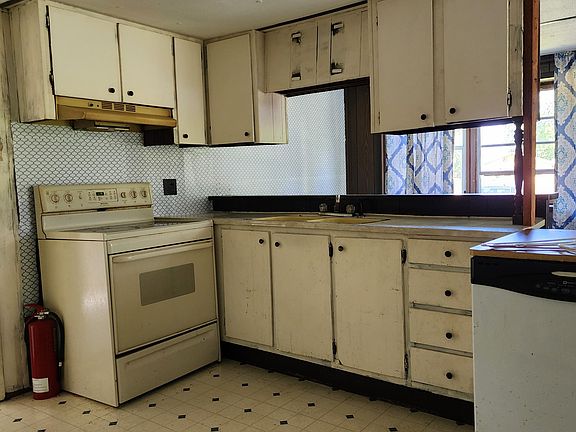 3rd image of 14799 W Lakeshore Dr