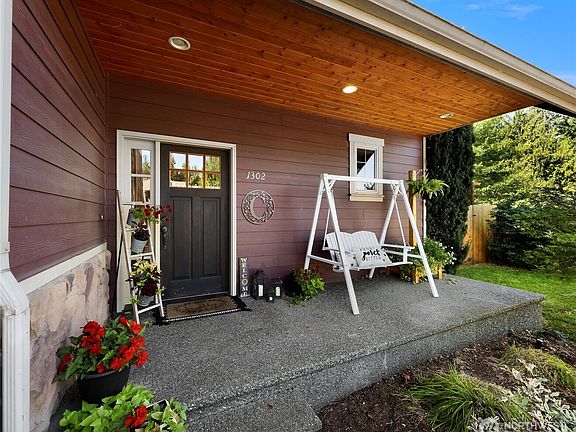 3rd image of 1302 Eastwood Way