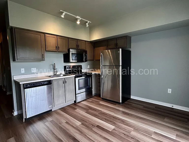 203 E Laurel St — Photo 309