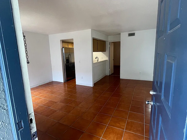 4914 W Gandy Blvd #F103 — Photo 2