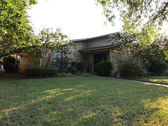 2nd image of 1206 Creekwood Ct