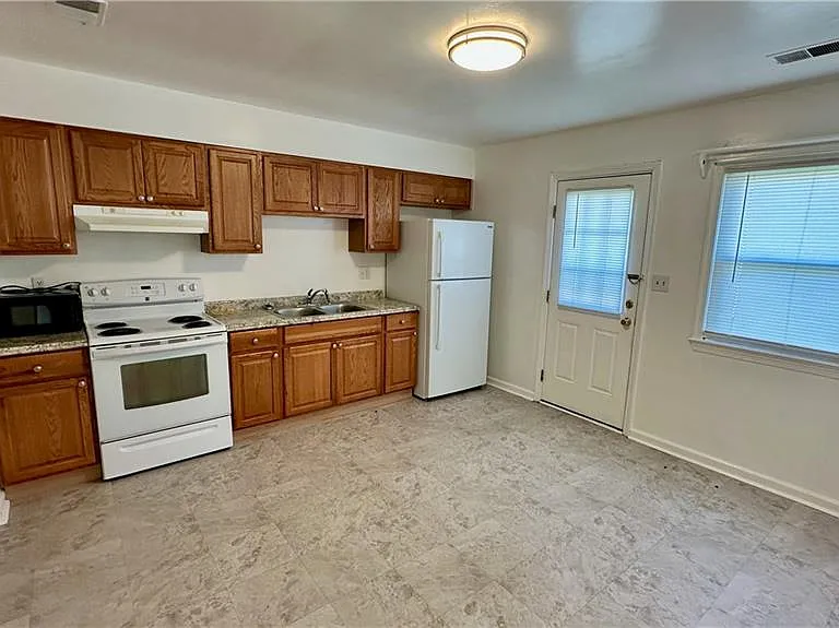 324 Naval Base Rd #B — Photo 9