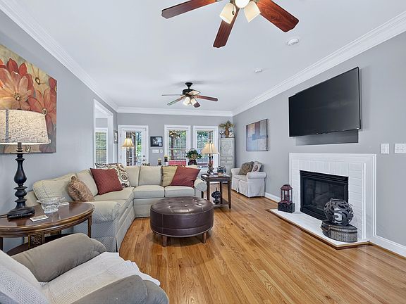 3rd image of 160 Adams Pointe Ct