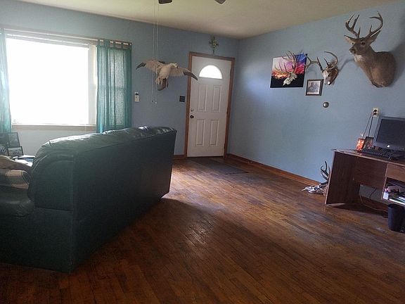 4th image of 303 S Lincoln St