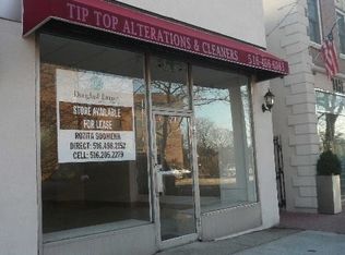 699 Middle Neck Rd, Great Neck, NY 11023