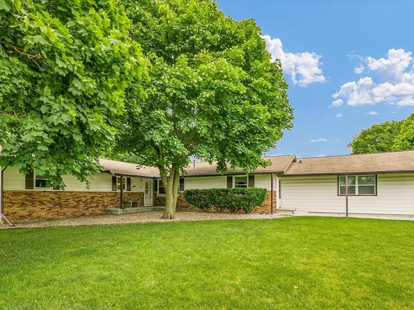 2908 Rolling Acres Dr, Champaign, IL 61822