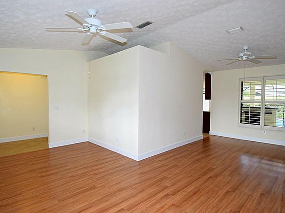4th image of 2614 SW Cactus Cir