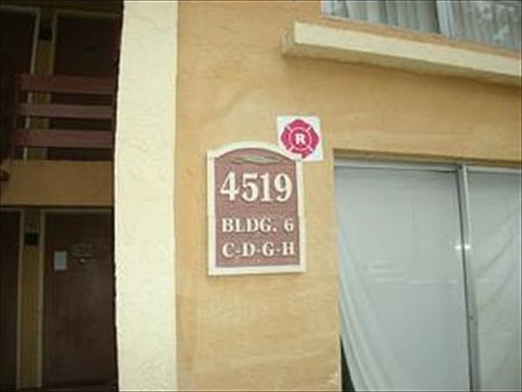 2nd image of 4519 Treehouse Ln APT 6C