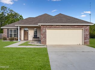 2217 Paula Cir, Ocean Springs, MS 39564