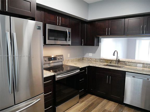4th image of 198 SW 96th Ave #198