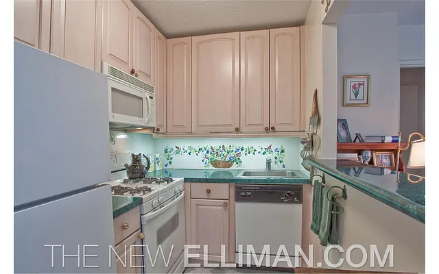 Sold by Douglas Elliman | media 23