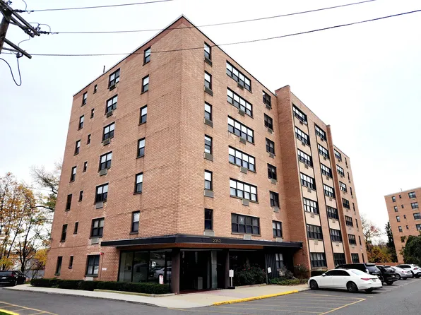 2352 Linwood Avenue image 1 of 16