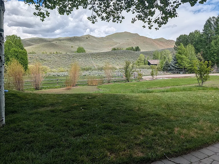 121 Mayleaf Rd — Photo 14