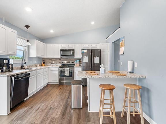 5th image of 3364 Hanselman Ln