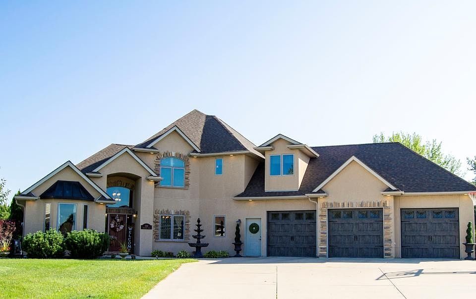 1st image of 555 Hazeltine Pl NE